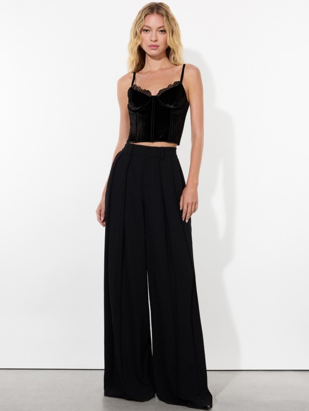 💖💖 NWT Alice + Olivia Black Cropped Velvet Corset Top Size 14